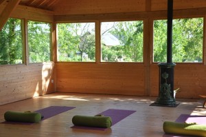 Yoga a la chaleur du poele a bois