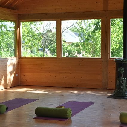 Yoga a la chaleur du poele a bois